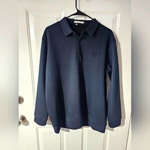 Woman's black romon sweatshirt,